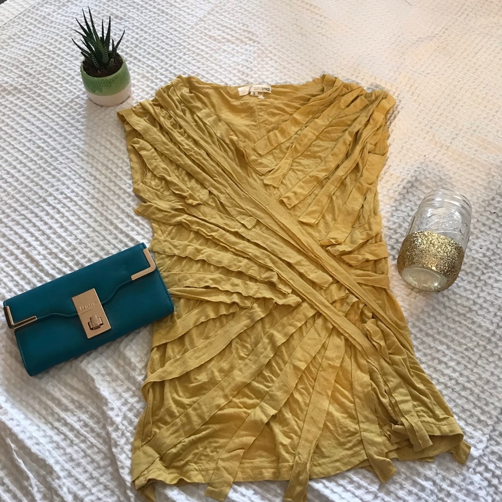 Mustard yellow fitted t-shirt